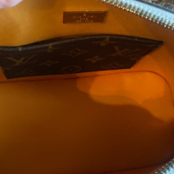 Louis Vuitton Patent Vernis Alma BB Cream and Brown Satchel - Picture 9 of 10